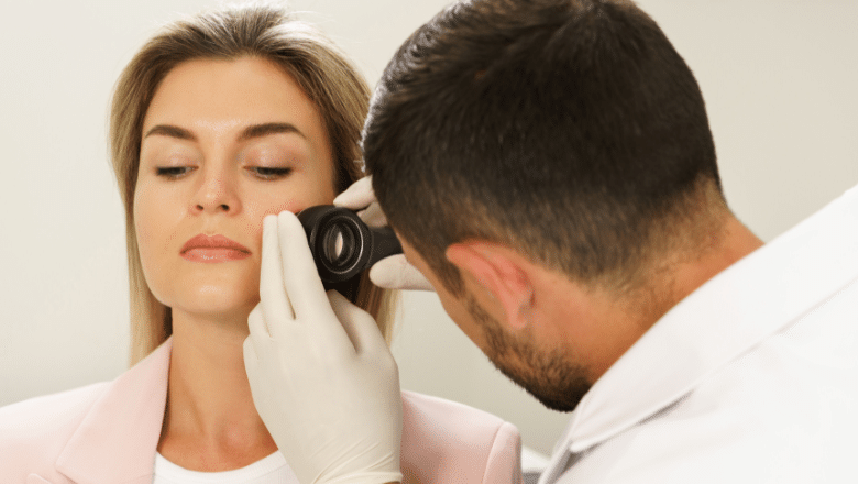 Illustration of pyogenic granuloma removal, the treatment for a fast-growing red skin lump that bleeds easily