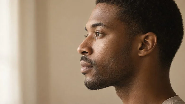 Balanced chin and jawline in side profile — chin surgery and genioplasty at Centre for Surgery, Baker Street, London