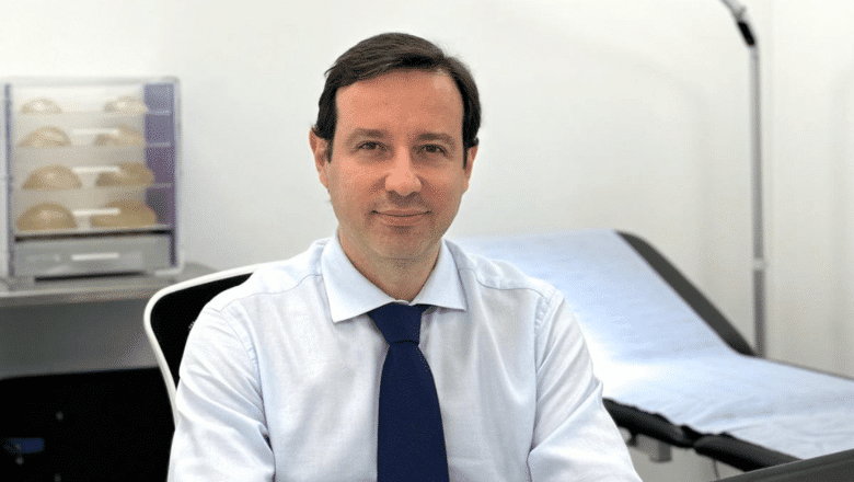 Dr Michail Vourvachis, Specialist Plastic Surgeon